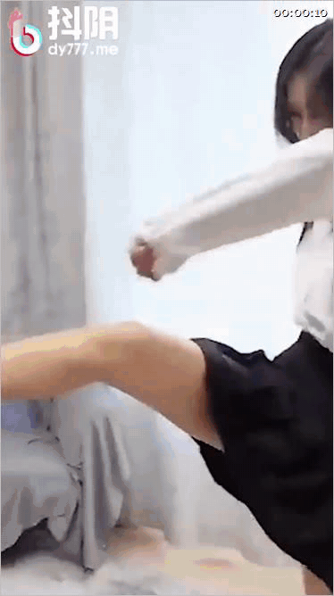 【新片速遞】 ✨【抖音剧情】黑丝OL被歹徒威胁变身女超人，剧情反转女超人反被歹徒猥亵羞辱[20M/1:49]
