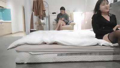 【新片速遞】 长毛哥情趣酒店带着漂亮的女友找来另外一对夫妻玩4P换上情趣黑丝尽情的啪啪[1080M/MP4/50:15]