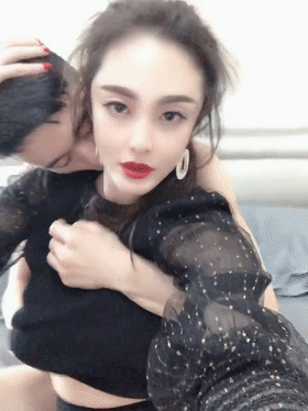 【新片速遞】 唯美TS艾米大帝：五官迷人的小妖，和男友恩爱泄漏，俊美极了！[199M/MP4/08:15]