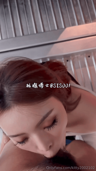 【新片速遞】✨推特60W粉丝网黄潮妹「kitty」露脸性爱私拍，开工了，要来收心操一下吧，啊怎么在停车场…而且在监视器下面。要操一下吗？[421M/9:32/MP4]