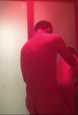 【新片速遞】♈♈♈2025年4月最新，【王者泄密】东北猛男帅哥，浴室内和女友调情性爱，情不自禁，半推半就，女主假装抗拒[980M/MP4/18:53]