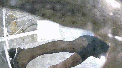 【新片速遞】KTV女厕全景偷拍女神级的黑丝美少妇人美B更美[350M/MP4/02:00]