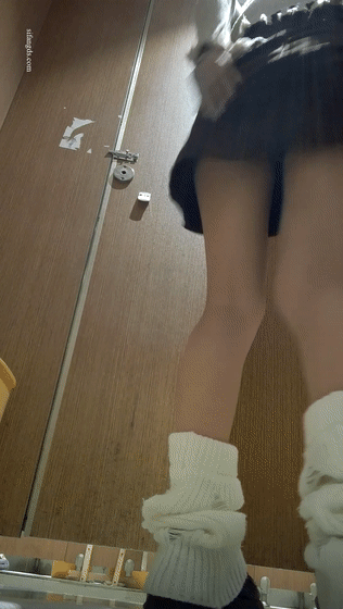 【新片速遞】六月最新流出高校附近酒吧高清后拍小姐尿尿美甲小姐姐深喉呕吐[1190MB/MP4/42:01]