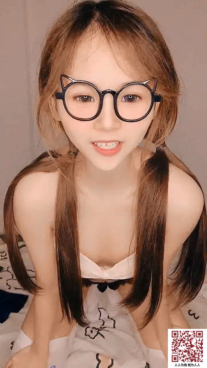 【新片速遞】白丝露脸可爱的学妹精彩大秀直播，听狼友指挥掰开骚穴给狼友看，道具不停抽插，淫水多多浪叫呻吟，表情好骚[992MB/MKV/57:31/MP4]