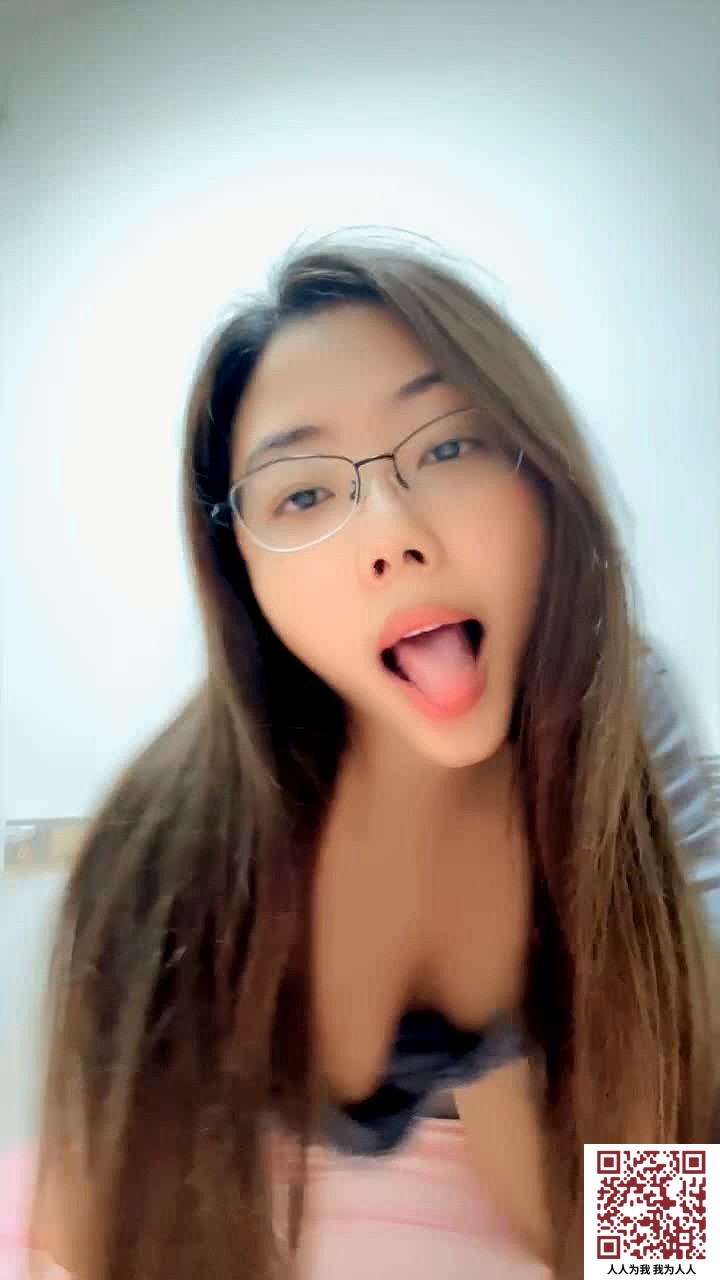 【新片速遞】人妻少妇小月月老公不在家跟狼友发骚，全程露脸淫声荡语互动撩骚，跳蛋塞逼里揉着骚奶子浪叫呻吟精彩别错过[955MB/MKV/01:03:42/MP4]