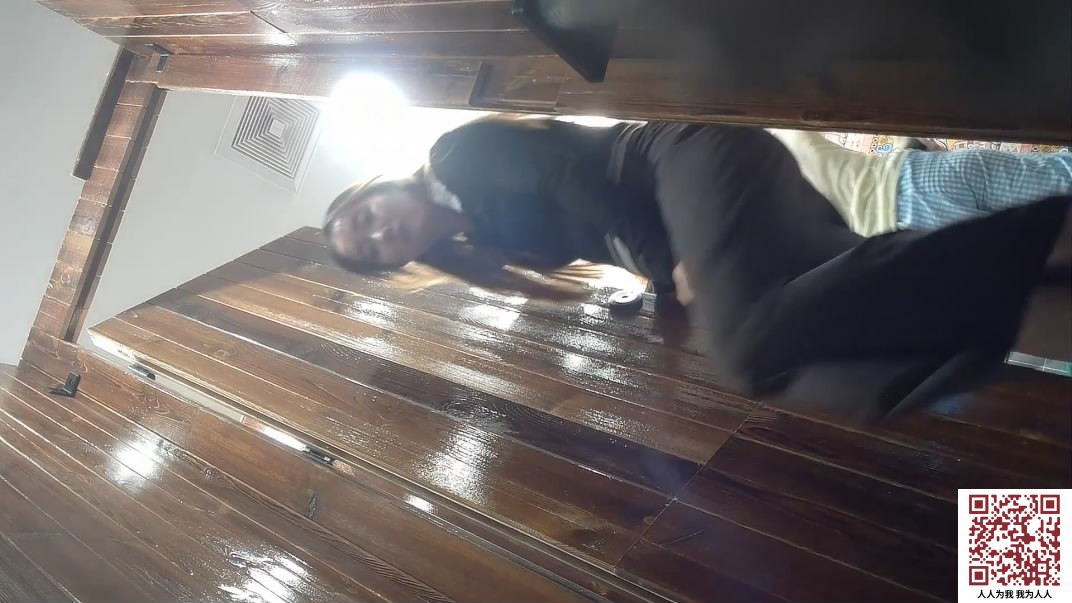 【新片速遞】六月流出新系列夜总会女厕高清后拍小姐尿尿喝高了口吐黄龙的长裙靓妹[894MB/MP4/25:18]